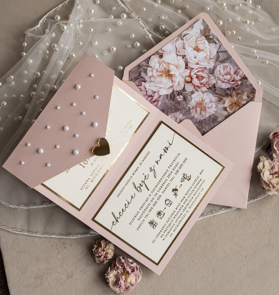 Zaproszenia ślubne z perełkami / tłoczeniem kopertowe złocone zaproszenia ślubne z perełkami, różowe peonie zaproszenie na ślub z perełkam, pudrowy róż złocone zaproszenie na ślub cywilny perły i piwonie13