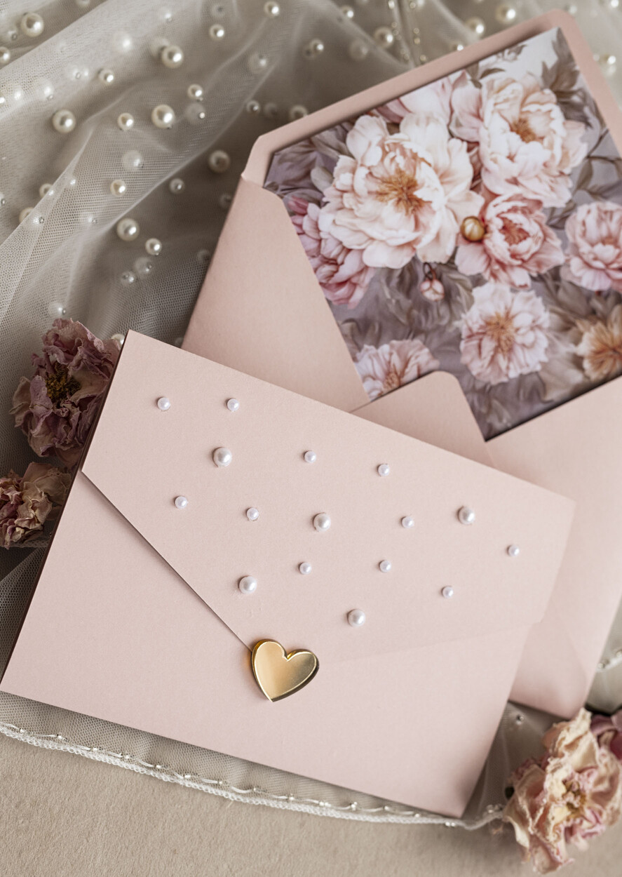 Zaproszenia ślubne z perełkami / tłoczeniem kopertowe złocone zaproszenia ślubne z perełkami, różowe peonie zaproszenie na ślub z perełkam, pudrowy róż złocone zaproszenie na ślub cywilny perły i piwonie3