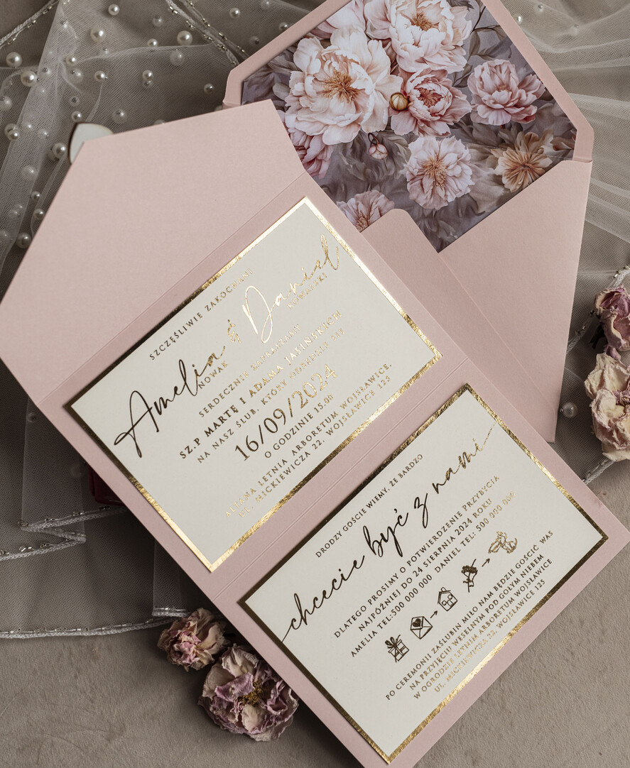 Zaproszenia ślubne z perełkami / tłoczeniem kopertowe złocone zaproszenia ślubne z perełkami, różowe peonie zaproszenie na ślub z perełkam, pudrowy róż złocone zaproszenie na ślub cywilny perły i piwonie7
