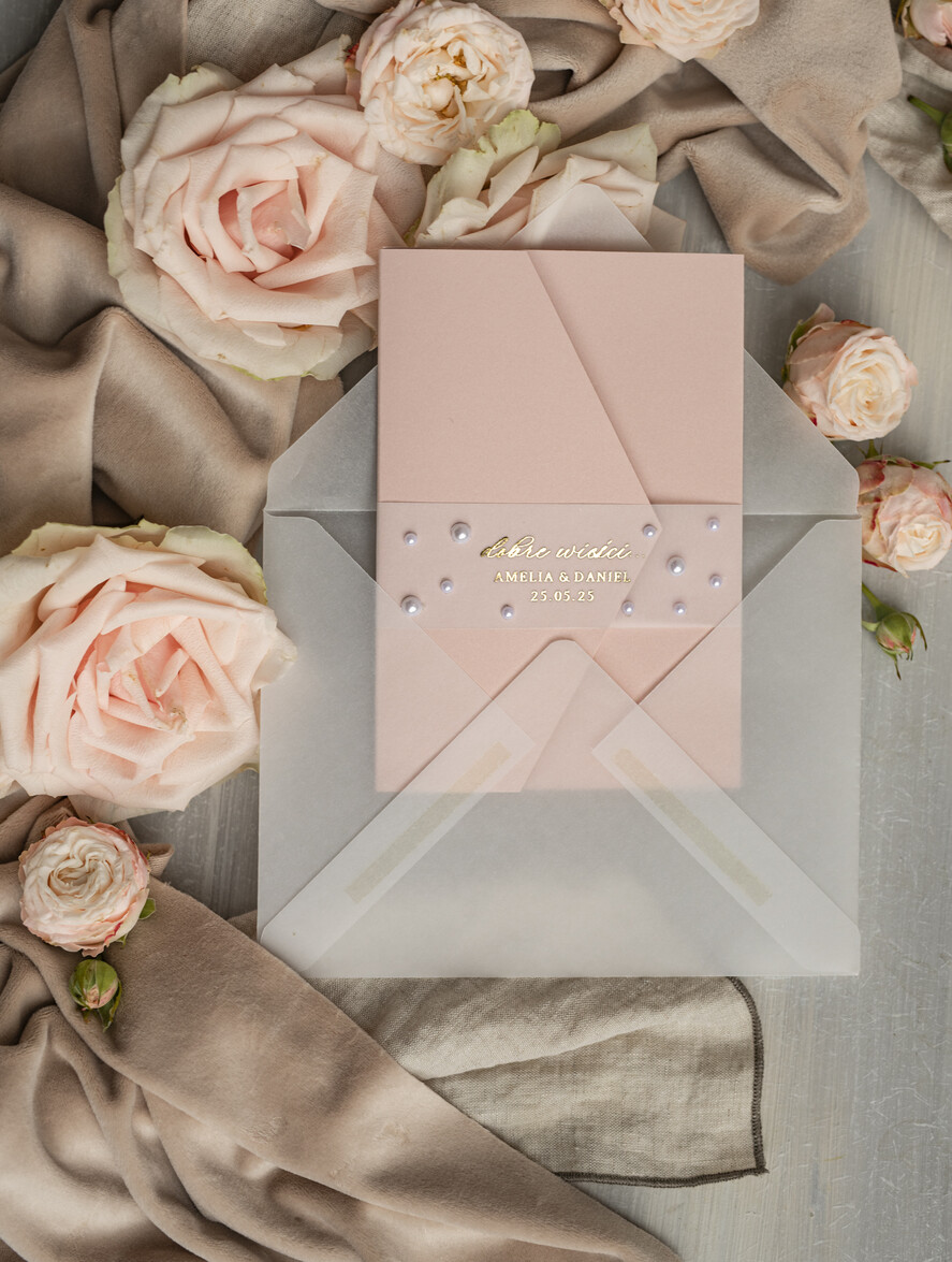 Zaproszenia ślubne z perełkami / tłoczeniem złocone zaproszenia ślubne z perełkami, eleganckie zaproszenie na ślub z perełkami i kalką, kalkowa obwoluta z perłami złocone zaproszenie na ślub cywilny2