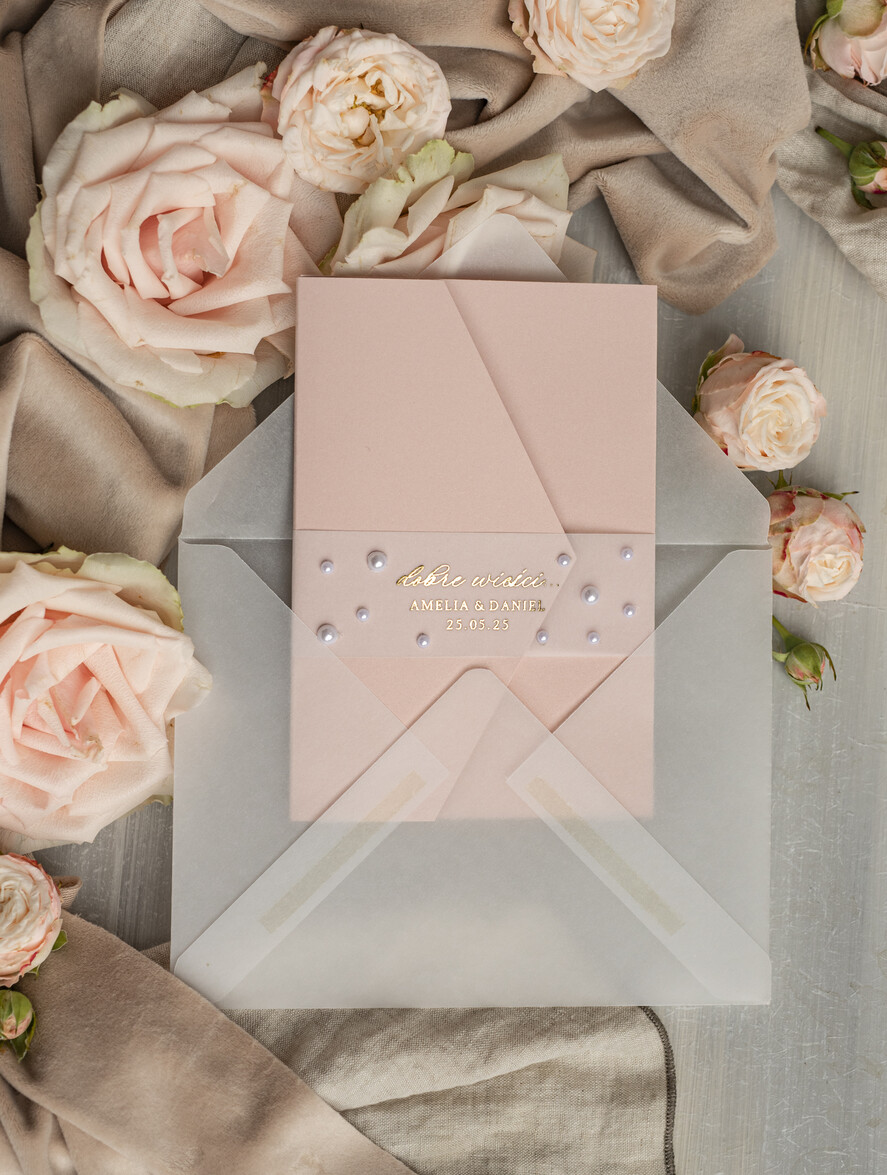 Zaproszenia ślubne z perełkami / tłoczeniem złocone zaproszenia ślubne z perełkami, eleganckie zaproszenie na ślub z perełkami i kalką, kalkowa obwoluta z perłami złocone zaproszenie na ślub cywilny5