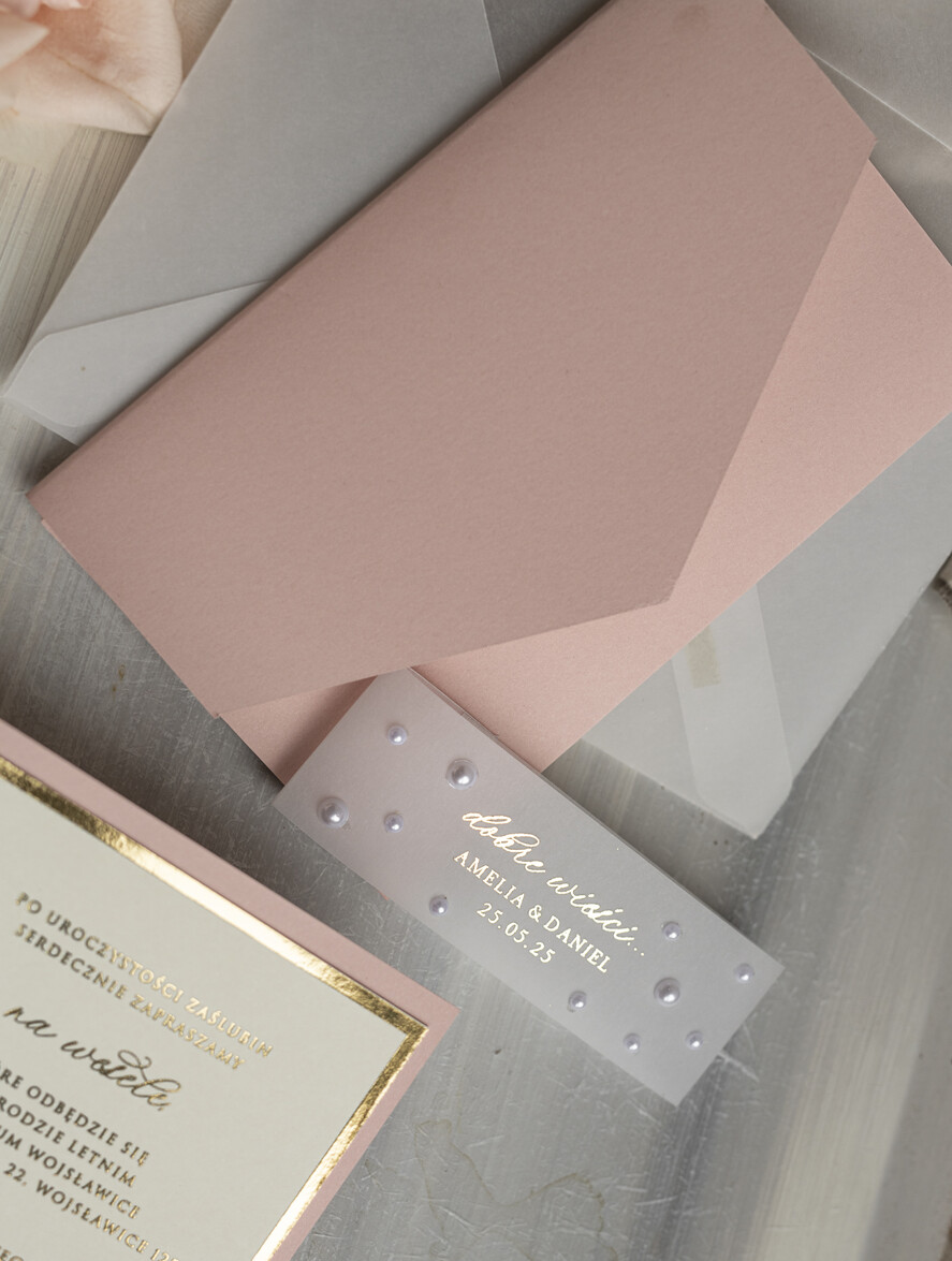 Zaproszenia ślubne z perełkami / tłoczeniem złocone zaproszenia ślubne z perełkami, eleganckie zaproszenie na ślub z perełkami i kalką, kalkowa obwoluta z perłami złocone zaproszenie na ślub cywilny6