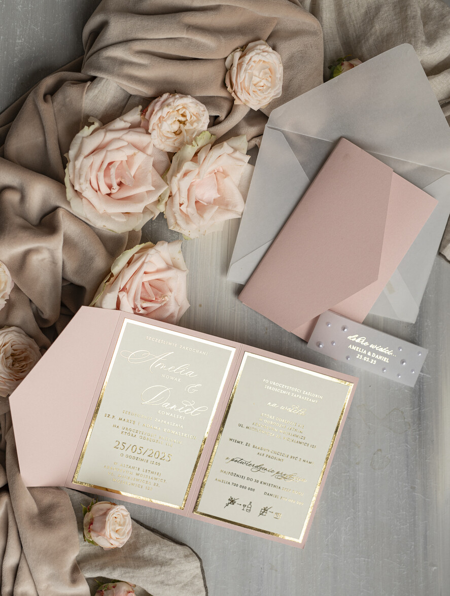 Zaproszenia ślubne z perełkami / tłoczeniem złocone zaproszenia ślubne z perełkami, eleganckie zaproszenie na ślub z perełkami i kalką, kalkowa obwoluta z perłami złocone zaproszenie na ślub cywilny4