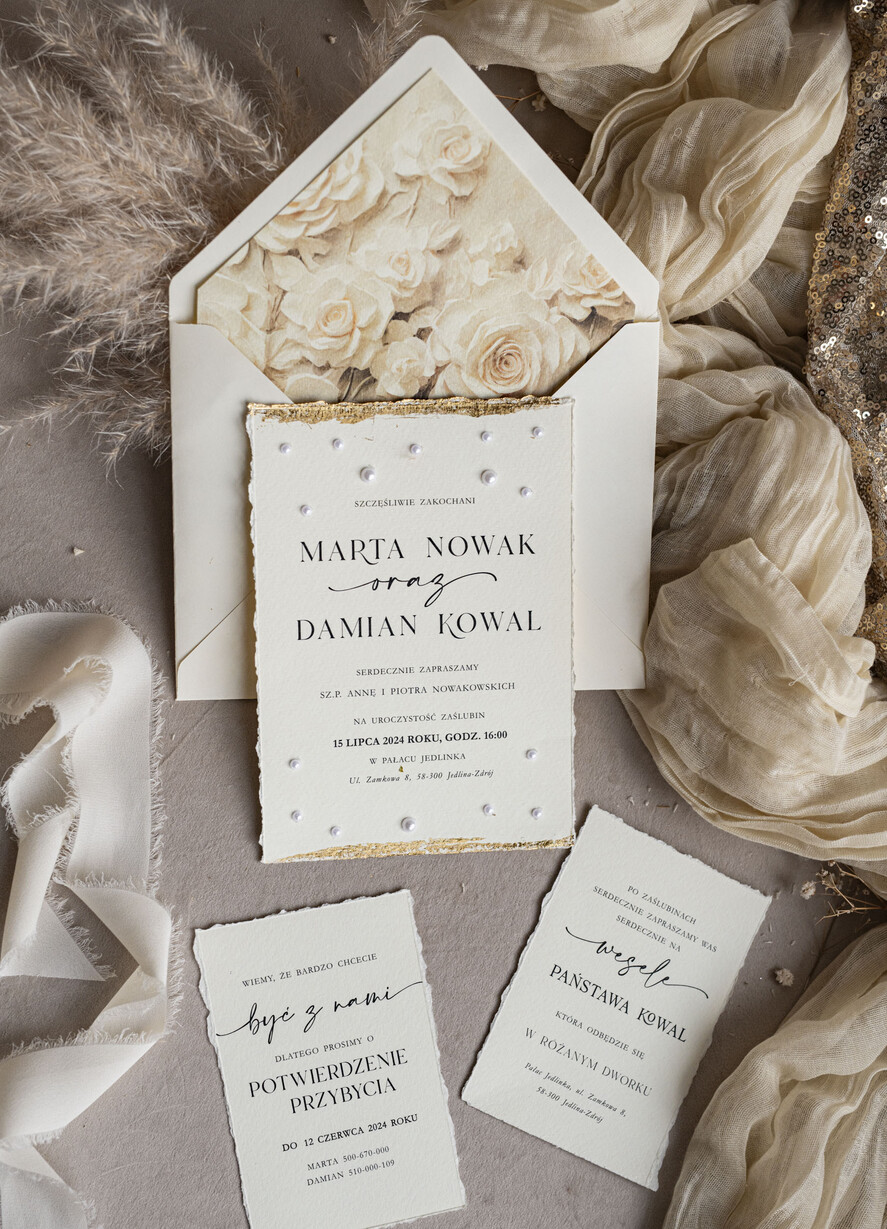 Zaproszenia ślubne z perełkami / tłoczeniem darte złocone zaproszenia ślubne z perełkami, różowe peonie zaproszenie na ślub z perełkam, rwane złocone zaproszenie na ślub cywilny perły i piwonie15