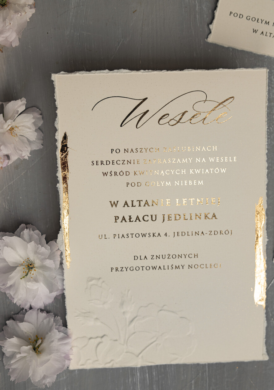 Zaproszenia ślubne z perełkami / tłoczeniem wydzierane zaproszenia na ślub ze złotkiem, darte zaproszenia ślubne z płatkami złota, wytłaczane zaproszenia ślubne 5