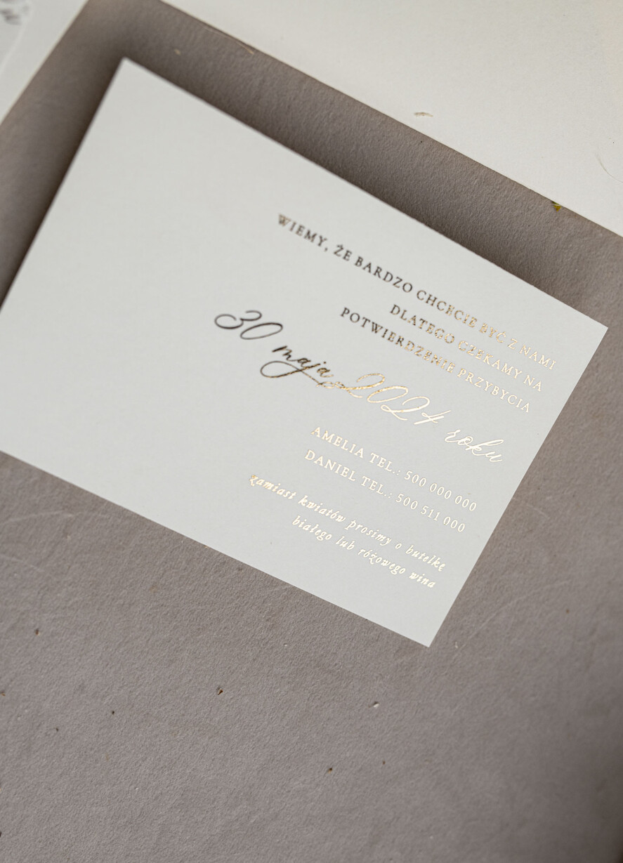 Zaproszenia ślubne z perełkami / tłoczeniem złocone zaproszenia ślubne z perełkami, kremowe róże zaproszenie na ślub z perełkam, złote zaproszenie na ślub cywilny perły i jedwabna wstazka11