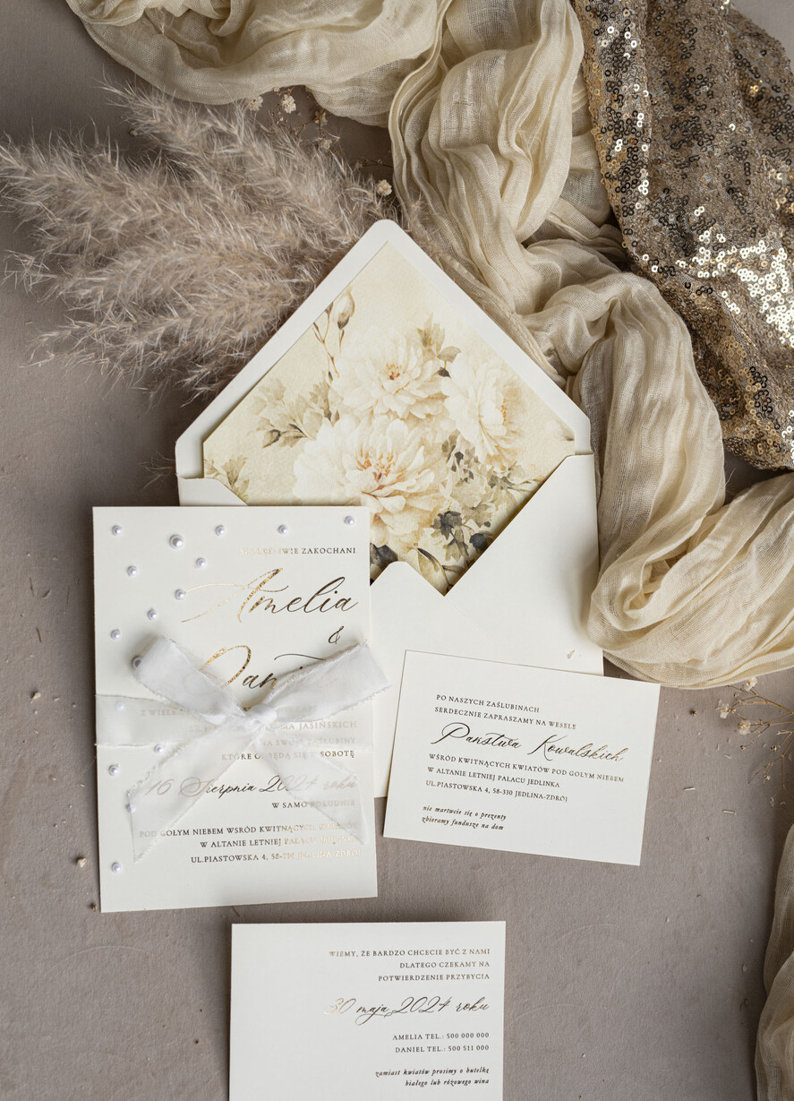 Zaproszenia ślubne z perełkami / tłoczeniem złocone zaproszenia ślubne z perełkami, kremowe róże zaproszenie na ślub z perełkam, złote zaproszenie na ślub cywilny perły i jedwabna wstazka13