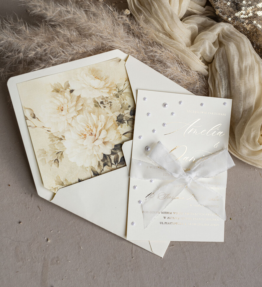 Zaproszenia ślubne z perełkami / tłoczeniem złocone zaproszenia ślubne z perełkami, kremowe róże zaproszenie na ślub z perełkam, złote zaproszenie na ślub cywilny perły i jedwabna wstazka8