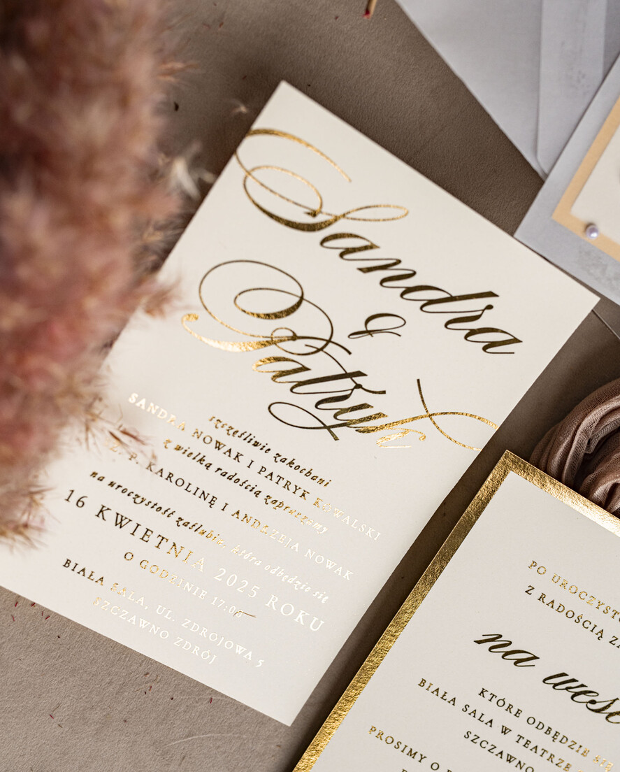 Zaproszenia ślubne z perełkami / tłoczeniem złote zaproszenia ślubne z perełkami, eleganckie zaproszenie na ślub w kalkowym etui, złocone zaproszenie na ślub cywilny perły, perełki na zaproszeniach ślubnych2
