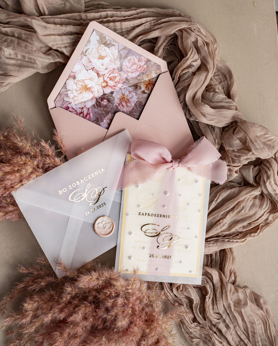 Zaproszenia ślubne z perełkami / tłoczeniem złote zaproszenia ślubne z perełkami, eleganckie zaproszenie na ślub w kalkowym etui, złocone zaproszenie na ślub cywilny perły, perełki na zaproszeniach ślubnych1