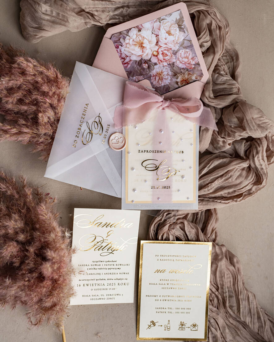 Zaproszenia ślubne z perełkami / tłoczeniem złote zaproszenia ślubne z perełkami, eleganckie zaproszenie na ślub w kalkowym etui, złocone zaproszenie na ślub cywilny perły, perełki na zaproszeniach ślubnych6