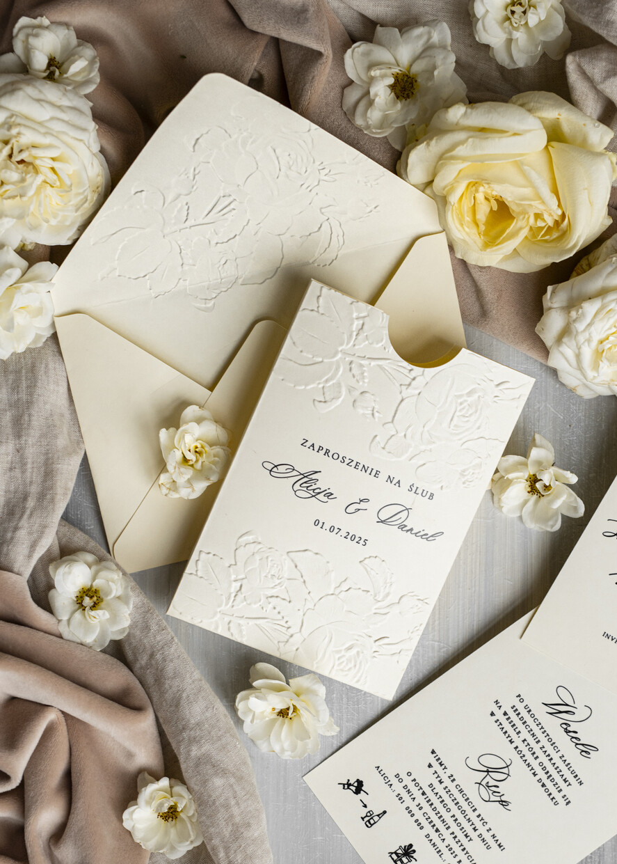 Zaproszenia ślubne z perełkami / tłoczeniem zaproszenia ślubne w kieszonce, eleganckie zaproszenia ślubne z tłoczonymi kwiatami, tłoczone zaproszenia na ślub i wesele, tłoczone zaproszenie ślubne3