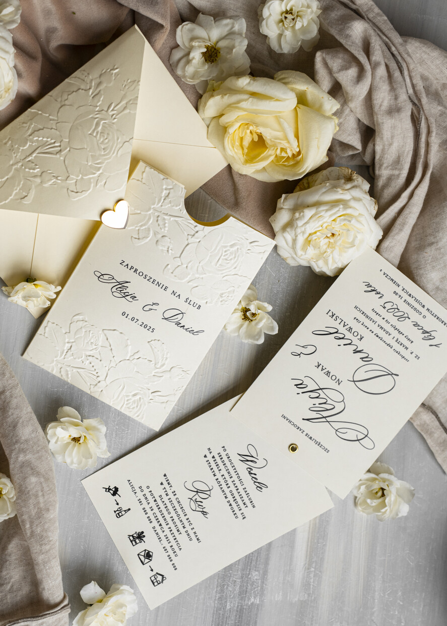 Zaproszenia ślubne z perełkami / tłoczeniem zaproszenia ślubne w kieszonce, eleganckie zaproszenia ślubne z tłoczonymi kwiatami, tłoczone zaproszenia na ślub i wesele, tłoczone zaproszenie ślubne5