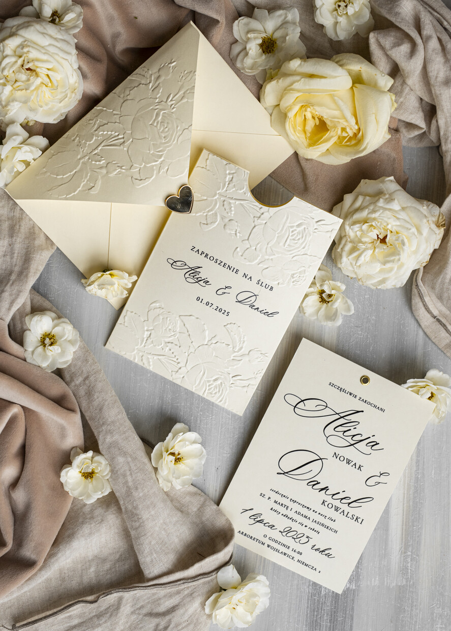 Zaproszenia ślubne z perełkami / tłoczeniem zaproszenia ślubne w kieszonce, eleganckie zaproszenia ślubne z tłoczonymi kwiatami, tłoczone zaproszenia na ślub i wesele, tłoczone zaproszenie ślubne8