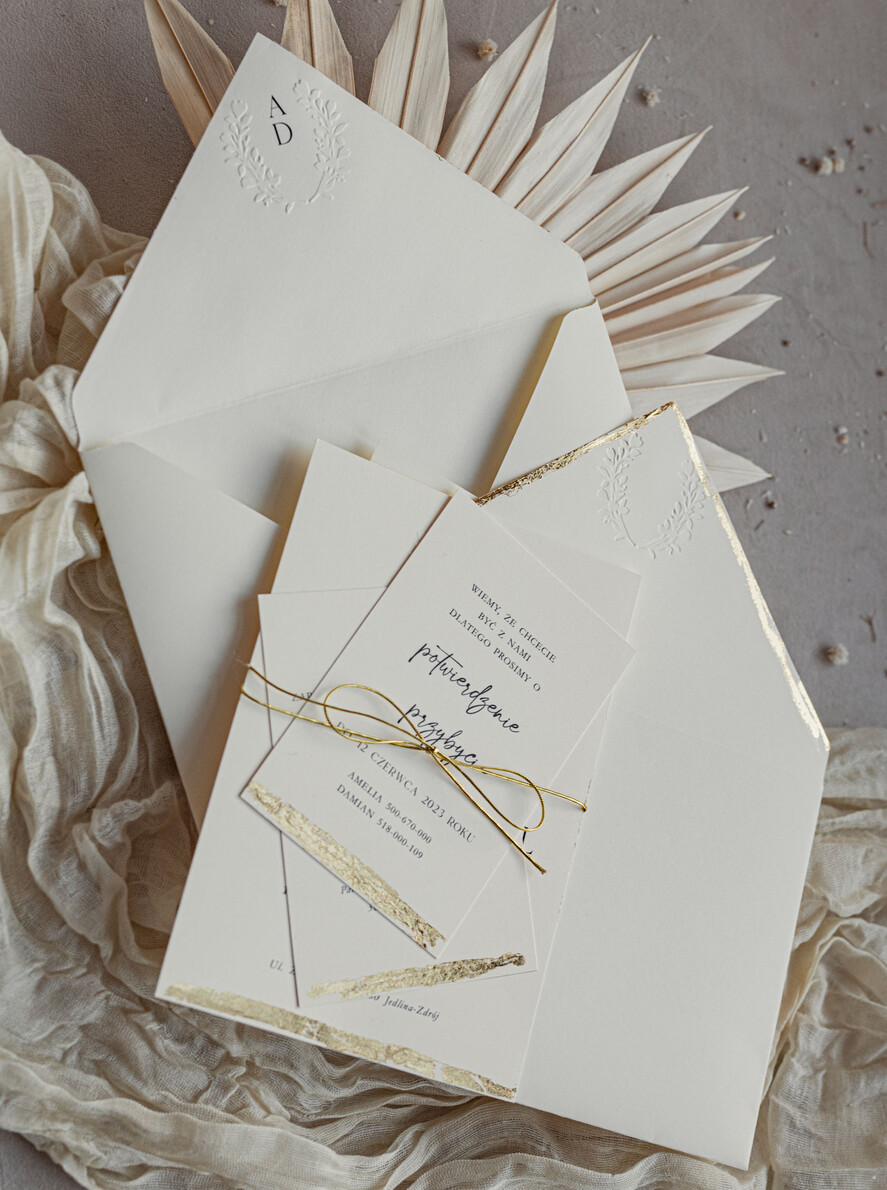 Zaproszenia ślubne z perełkami / tłoczeniem zaproszenia ślubne z tłoczeniem, minimalistyczne zaproszenie na ślub złocone, suchy przetłok złocone zaproszenie na ślub cywilny perły1