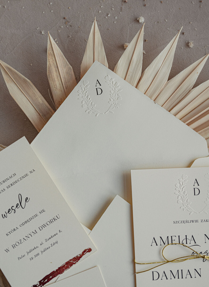 Zaproszenia ślubne z perełkami / tłoczeniem zaproszenia ślubne z tłoczeniem, minimalistyczne zaproszenie na ślub złocone, suchy przetłok złocone zaproszenie na ślub cywilny perły13