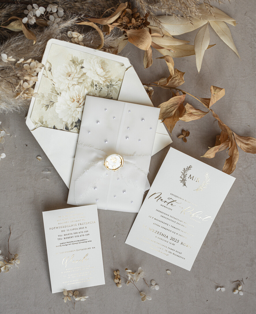 Zaproszenia ślubne z perełkami / tłoczeniem zaproszenia ślubne z perełkami, minimalistyczne zaproszenie na ślub z perełkami i kalką, rwane złocone zaproszenie na ślub cywilny perły0