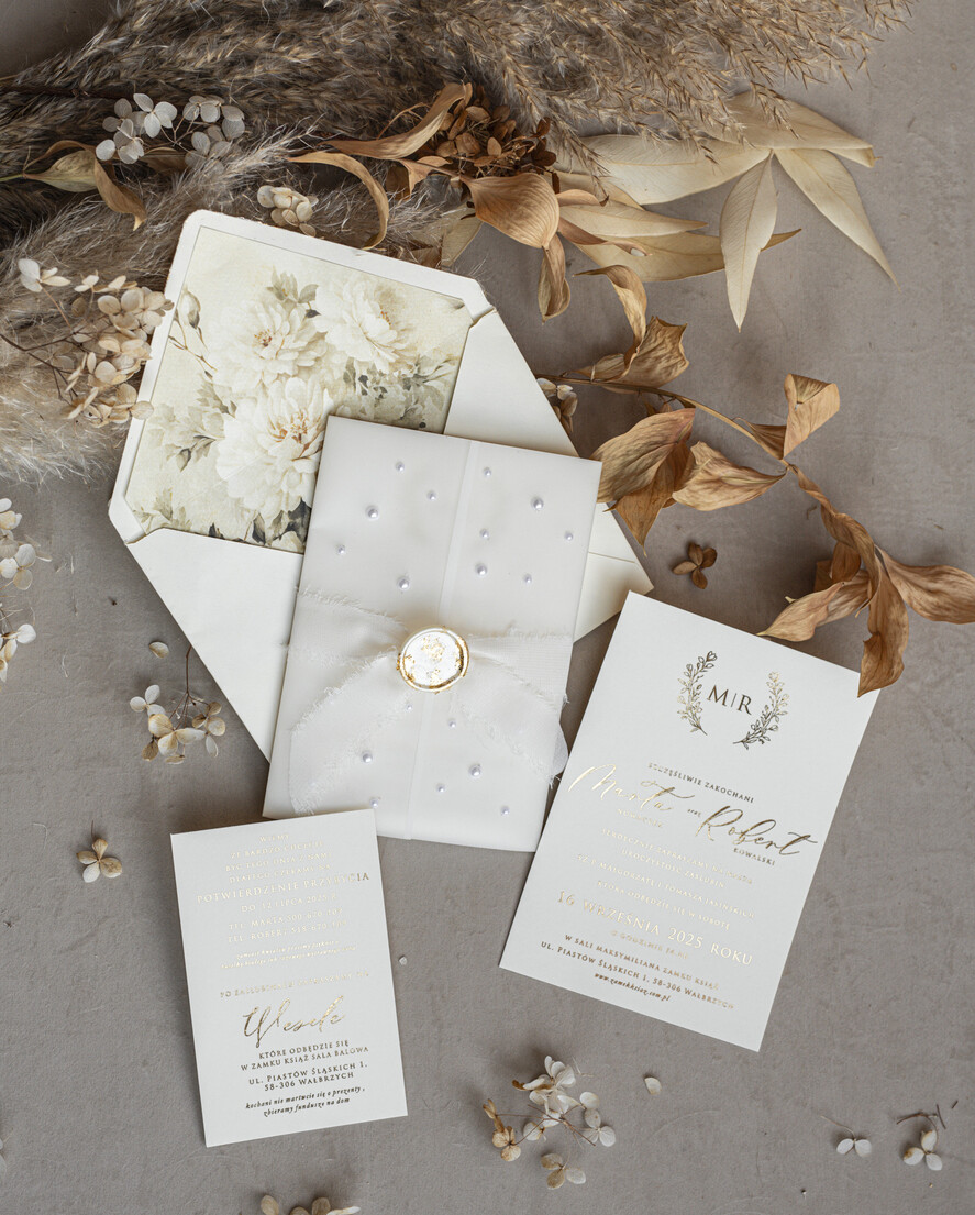 Zaproszenia ślubne z perełkami / tłoczeniem zaproszenia ślubne z perełkami, minimalistyczne zaproszenie na ślub z perełkami i kalką, rwane złocone zaproszenie na ślub cywilny perły5