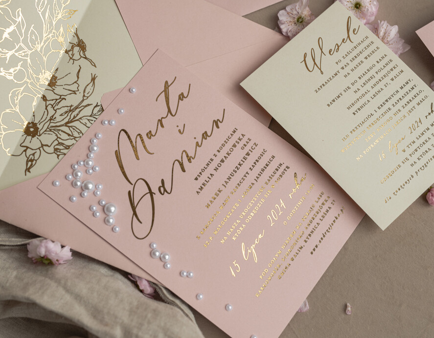 Zaproszenia ślubne z perełkami / tłoczeniem złocone zaproszenia ślubne z perełkami kalkowa koperta , minimalistyczne zaproszenie na ślub z perełkami i kalką, kalkowa koperta z perłami złocone zaproszenie na ślub cywilny perły8