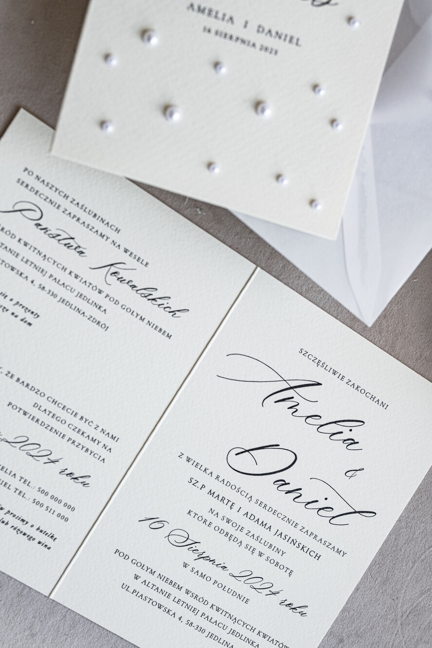 Zaproszenia ślubne z perełkami / tłoczeniem zaproszenia ślubne z perełkami, minimalistyczne zaproszenie na ślub z perełkami, delikatne zaproszenia na ślub cywilny z perełkami, perełki na zaproszeniach 1