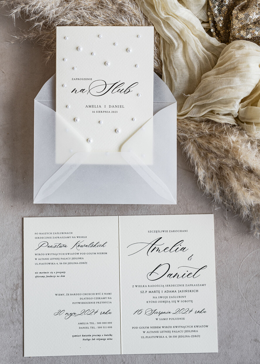 Zaproszenia ślubne z perełkami / tłoczeniem zaproszenia ślubne z perełkami, minimalistyczne zaproszenie na ślub z perełkami, delikatne zaproszenia na ślub cywilny z perełkami, perełki na zaproszeniach 2