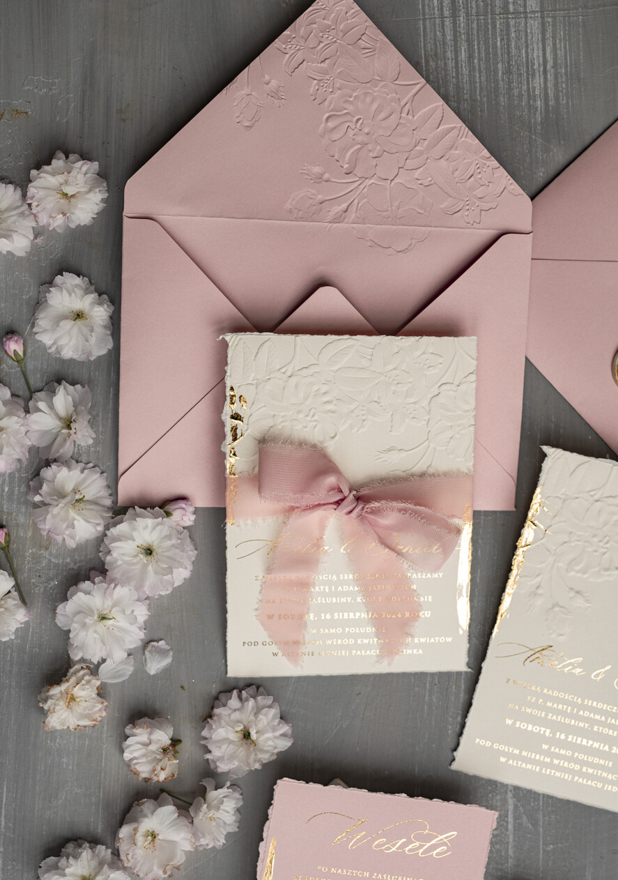 Zaproszenia ślubne z perełkami / tłoczeniem oryginalne zaproszenia ślubne, złote tłoczone zaproszenia ślubne, zaproszenia na ślub z tłoczonymi kwiatami, darte zaproszenie ślubne7