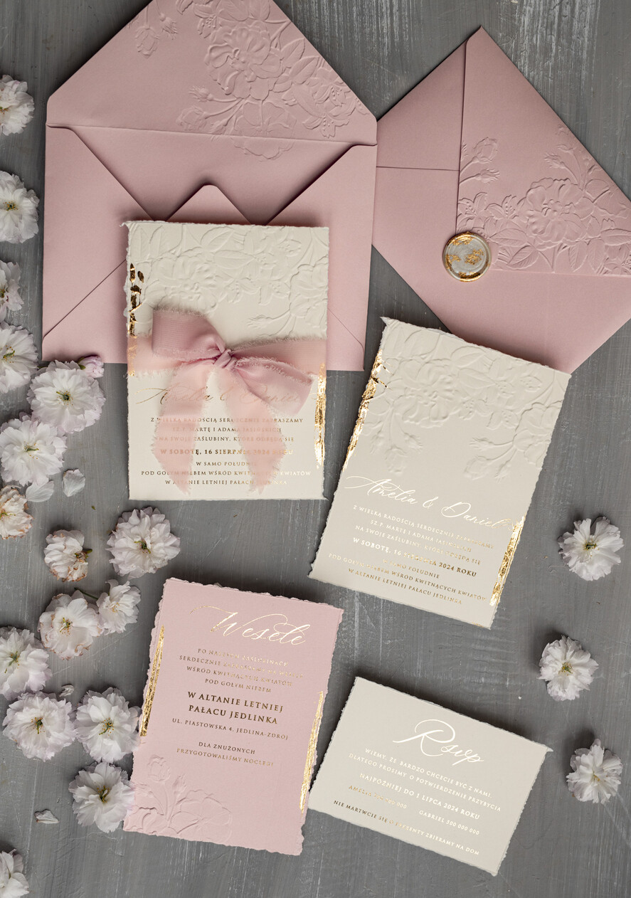 Zaproszenia ślubne z perełkami / tłoczeniem oryginalne zaproszenia ślubne, złote tłoczone zaproszenia ślubne, zaproszenia na ślub z tłoczonymi kwiatami, darte zaproszenie ślubne2