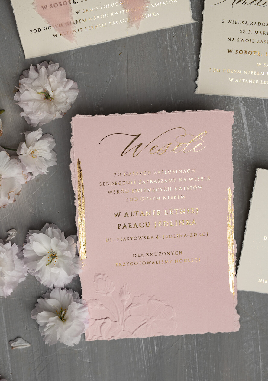 Zaproszenia ślubne z perełkami / tłoczeniem oryginalne zaproszenia ślubne, złote tłoczone zaproszenia ślubne, zaproszenia na ślub z tłoczonymi kwiatami, darte zaproszenie ślubne10