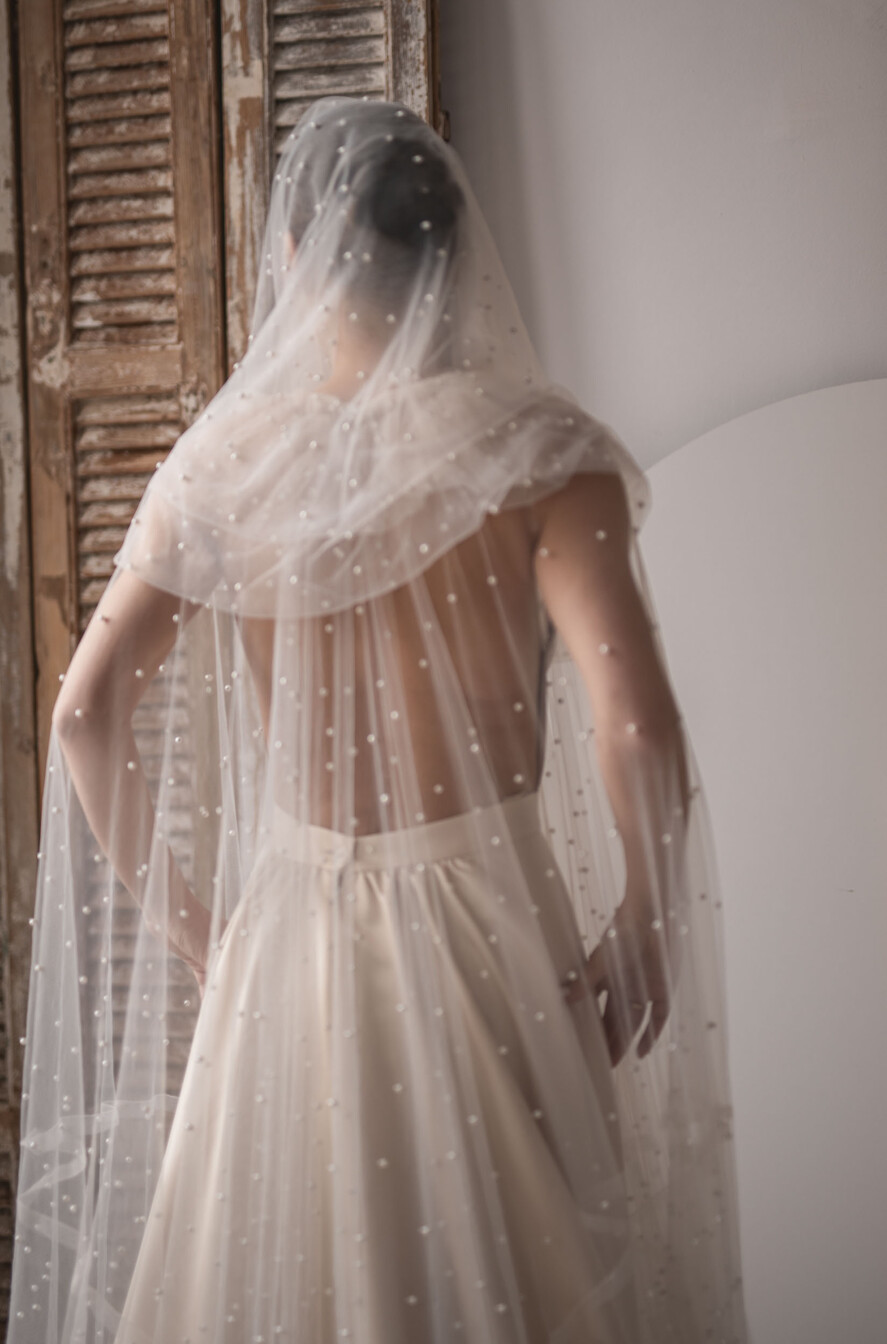 Panna Młoda Bolerka bolerka, narzutki, sweterki ślubne bolerkadługi koralikowy płaszczyk do sukienki ślubnej, cienki płaszczyk ślubny z koralikami długi z kapturem 5