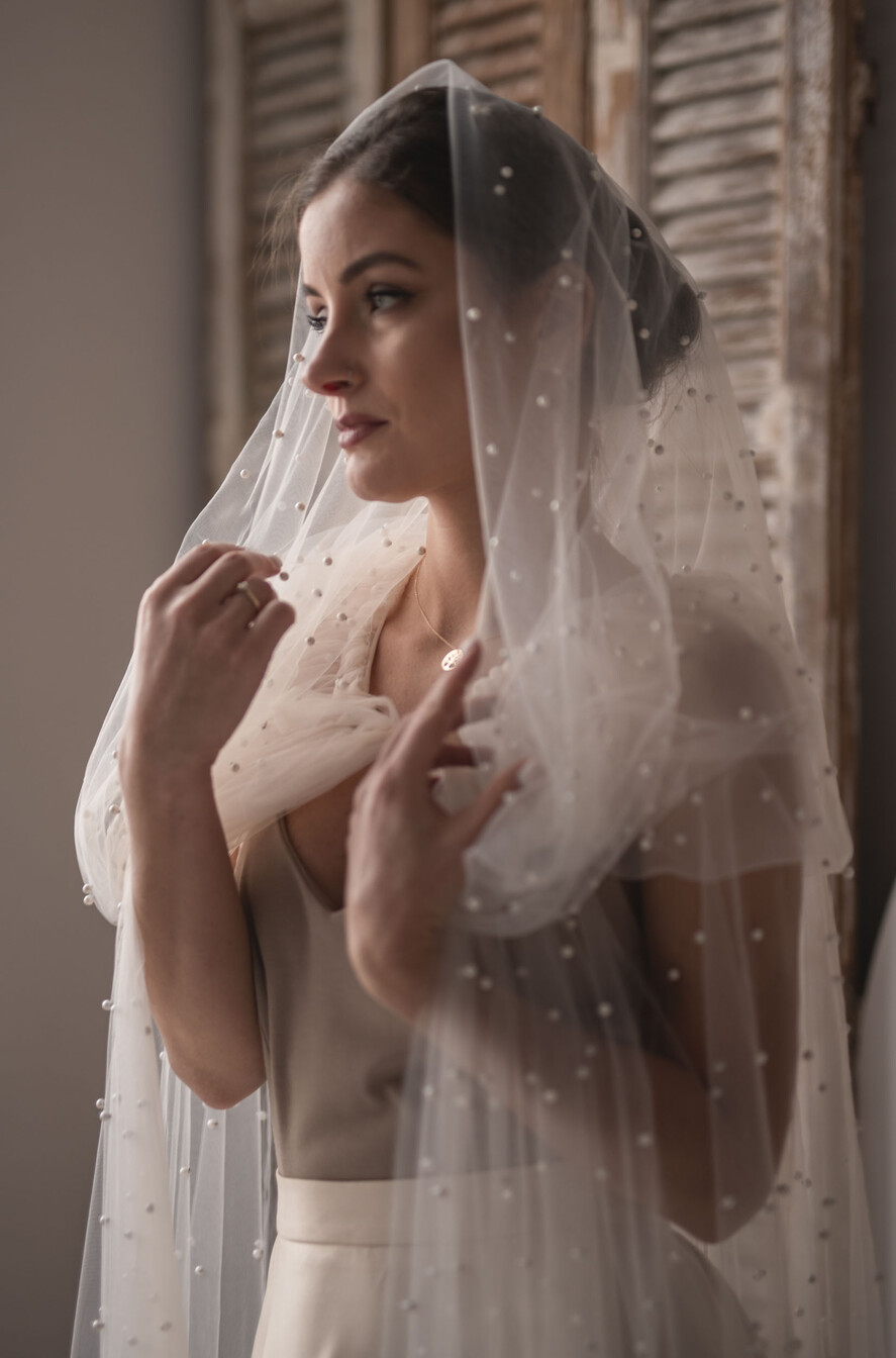 Panna Młoda Bolerka bolerka, narzutki, sweterki ślubne bolerkadługi koralikowy płaszczyk do sukienki ślubnej, cienki płaszczyk ślubny z koralikami długi z kapturem 6