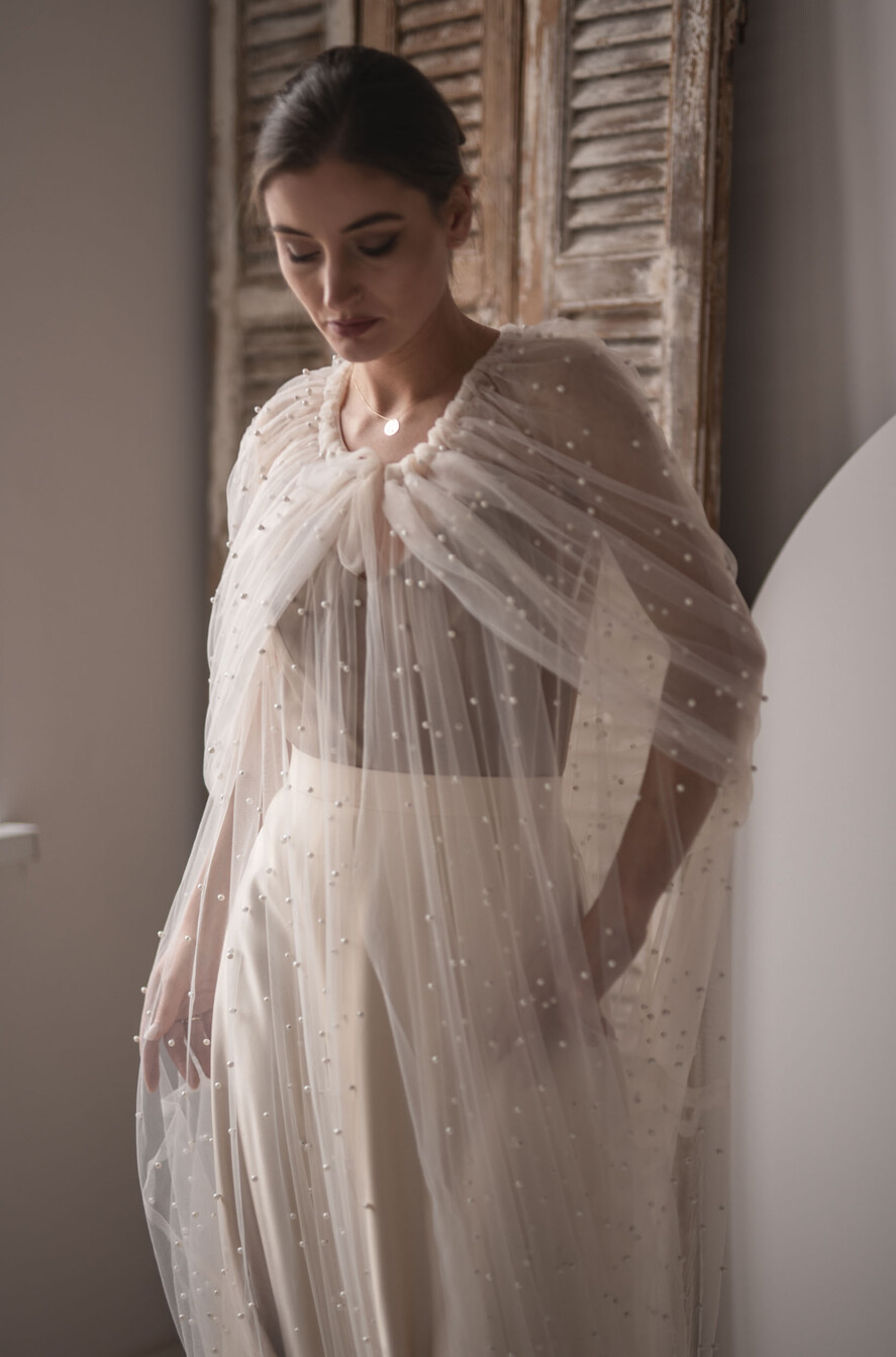 Panna Młoda Bolerka bolerka, narzutki, sweterki ślubne bolerkadługi koralikowy płaszczyk do sukienki ślubnej, cienki płaszczyk ślubny z koralikami długi z kapturem 4