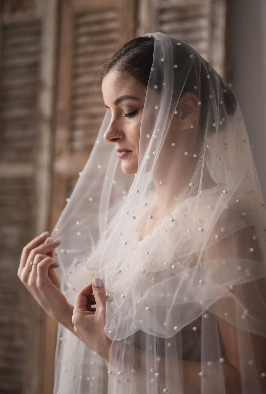 Panna Młoda Bolerka bolerka, narzutki, sweterki ślubne bolerkadługi koralikowy płaszczyk do sukienki ślubnej, cienki płaszczyk ślubny z koralikami długi z kapturem 8