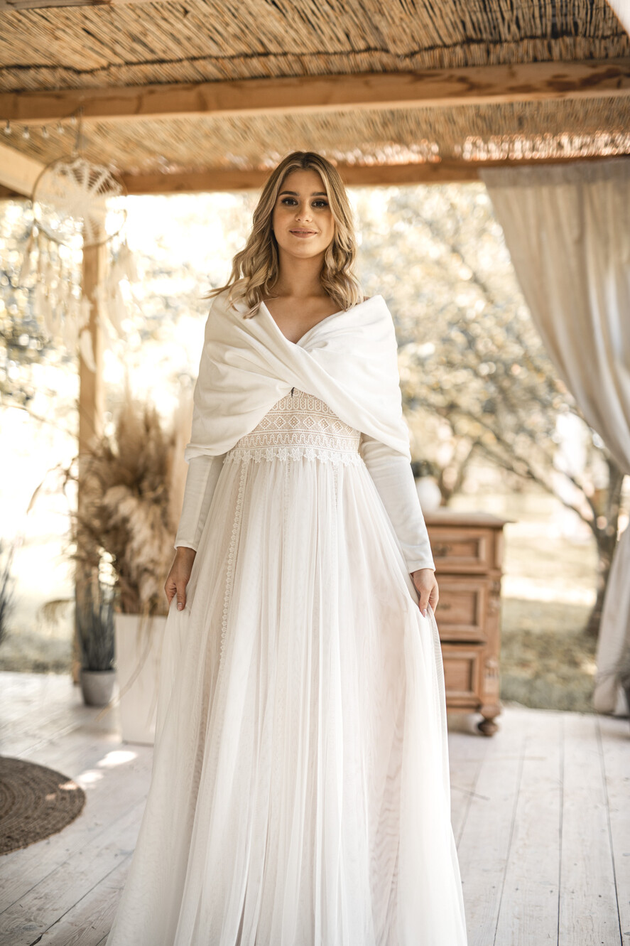 Panna Młoda Bolerka bolerka, narzutki, sweterki Kremowe  Bolerko Ślubne Welurowe - Etola Ślubna z Rękawkami - Narzutka I Rękaw w kolorze Kremowym1