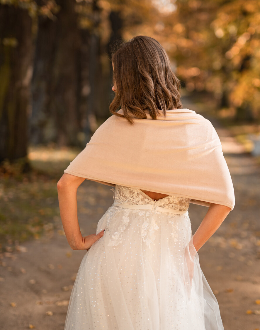 Panna Młoda Bolerka bolerka, narzutki, sweterki Welurowe Miekkie Bolerko Ślubne, Etola na jesienny ślub, Narzutka do sukni ślubnej z weluru, bolerko ślubne z weluru10