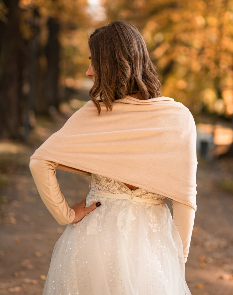 Panna Młoda Bolerka bolerka, narzutki, sweterki Welurowe Miekkie Bolerko Ślubne, Etola na jesienny ślub, Narzutka do sukni ślubnej z weluru, bolerko ślubne z weluru9