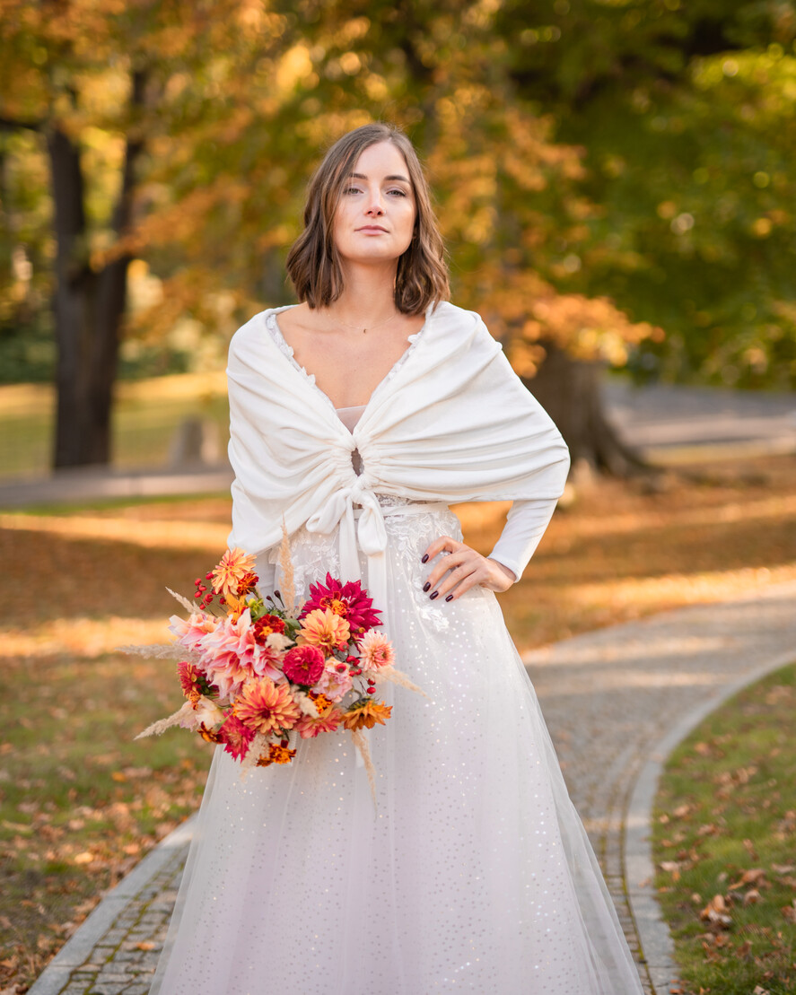 Panna Młoda Bolerka bolerka, narzutki, sweterki ciepłe bolerko z weluru, Welurowe Miekkie Bolerko Ślubne, Etola na jesienny ślub, Narzutka do sukni ślubnej z weluru, bolerko ślubne z weluru1