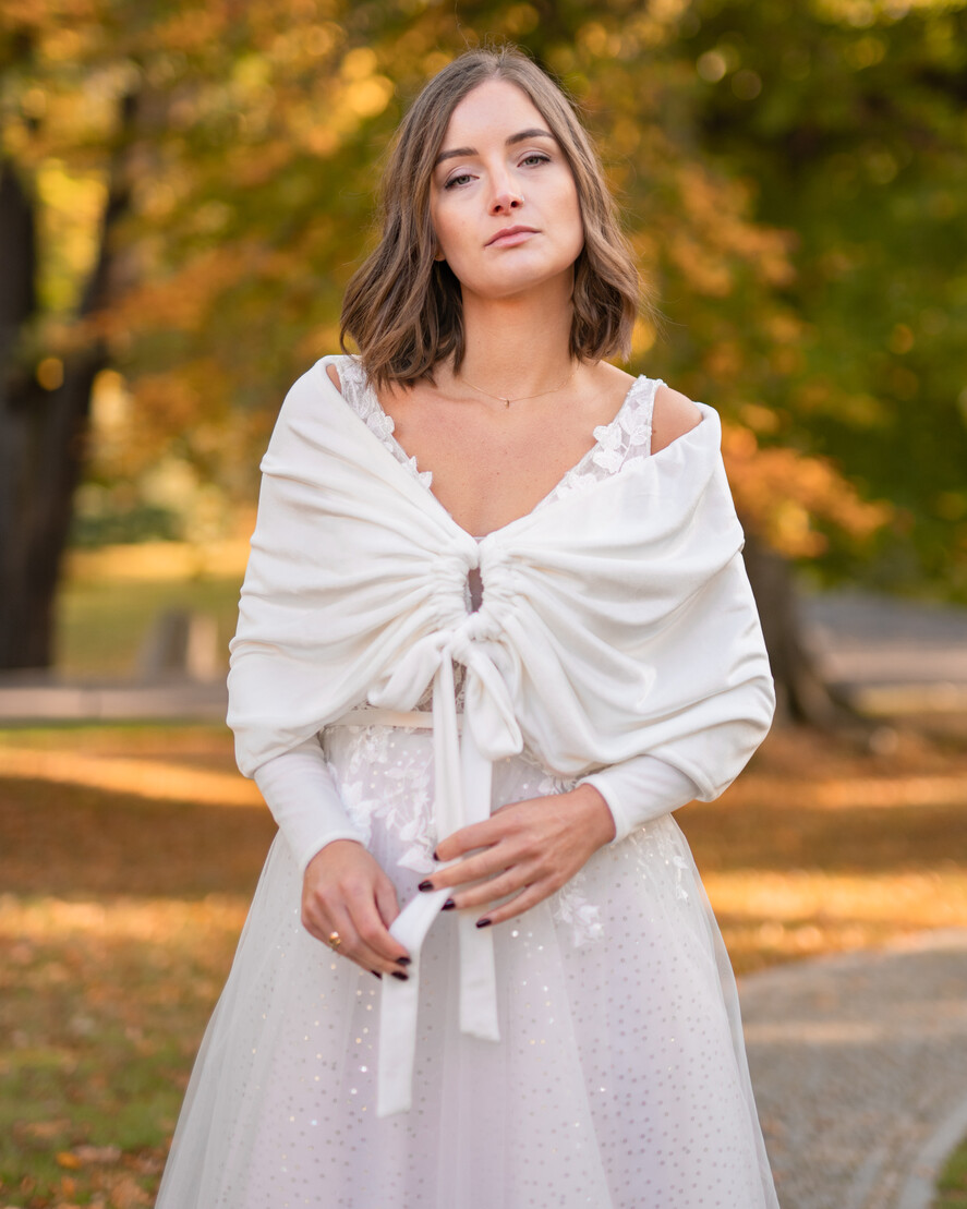 Panna Młoda Bolerka bolerka, narzutki, sweterki ciepłe bolerko z weluru, Welurowe Miekkie Bolerko Ślubne, Etola na jesienny ślub, Narzutka do sukni ślubnej z weluru, bolerko ślubne z weluru11