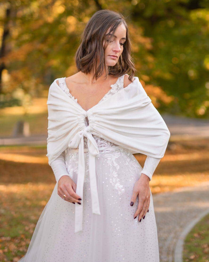 Panna Młoda Bolerka bolerka, narzutki, sweterki ciepłe bolerko z weluru, Welurowe Miekkie Bolerko Ślubne, Etola na jesienny ślub, Narzutka do sukni ślubnej z weluru, bolerko ślubne z weluru2