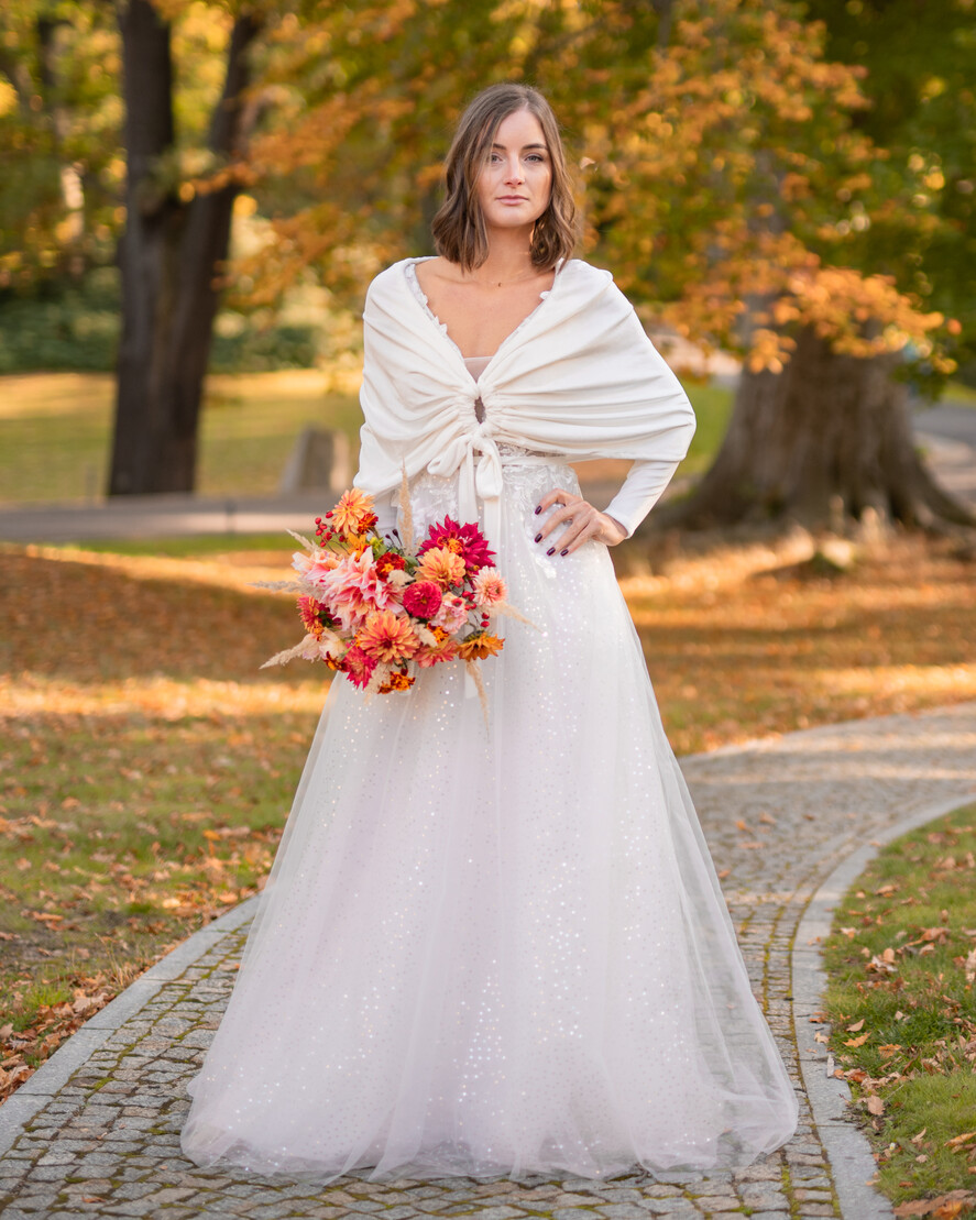 Panna Młoda Bolerka bolerka, narzutki, sweterki ciepłe bolerko z weluru, Welurowe Miekkie Bolerko Ślubne, Etola na jesienny ślub, Narzutka do sukni ślubnej z weluru, bolerko ślubne z weluru3