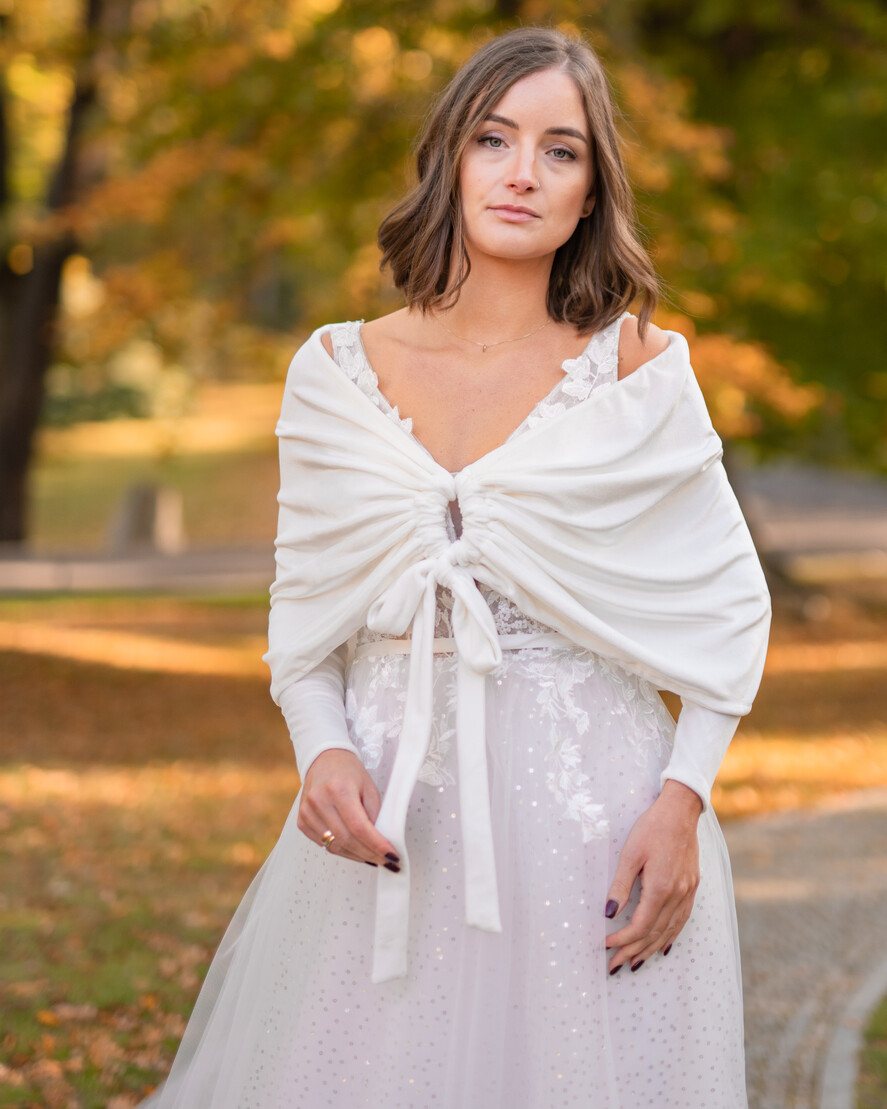 Panna Młoda Bolerka bolerka, narzutki, sweterki ciepłe bolerko z weluru, Welurowe Miekkie Bolerko Ślubne, Etola na jesienny ślub, Narzutka do sukni ślubnej z weluru, bolerko ślubne z weluru8