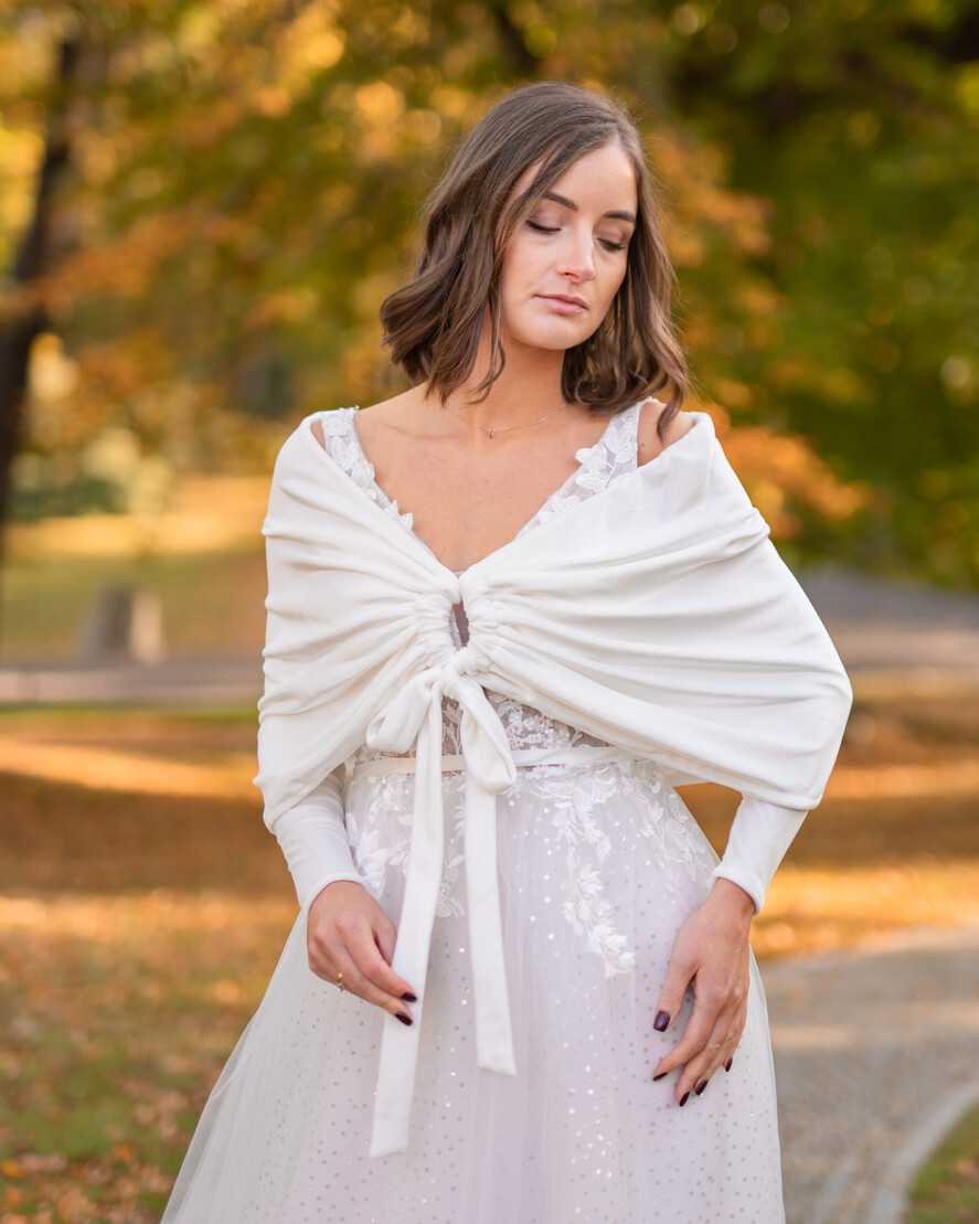 Panna Młoda Bolerka bolerka, narzutki, sweterki ciepłe bolerko z weluru, Welurowe Miekkie Bolerko Ślubne, Etola na jesienny ślub, Narzutka do sukni ślubnej z weluru, bolerko ślubne z weluru9