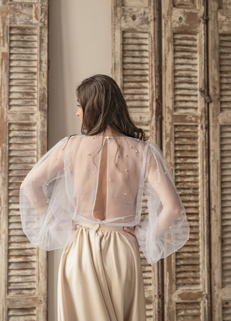 Panna Młoda Bolerka bolerka, narzutki, sweterki bolerko na letni ślub, bolerko z perełkami dla Panny Młodej, bolerko do sukni ślubnej w kolorze białym, bolerko z szerokimi rękawami5