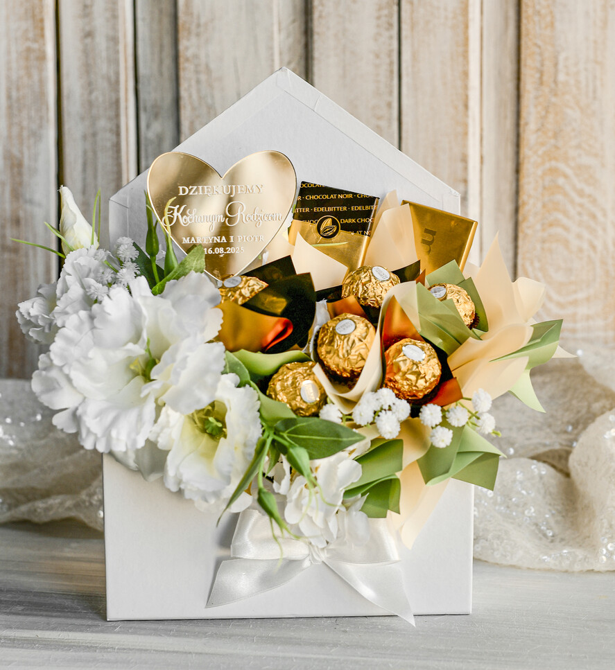 Prezenty, Podziękowania dla Rodziców Kompozycje Kwiatowe / Flowerboxy Piekny flowerbox ze sztucznymi kwiatami i słodyczami to wyjątkowy prezent dla Rodziców jako podziękowanie w dniu ślubu. Podziękowanie dla Rodziców na weselu2