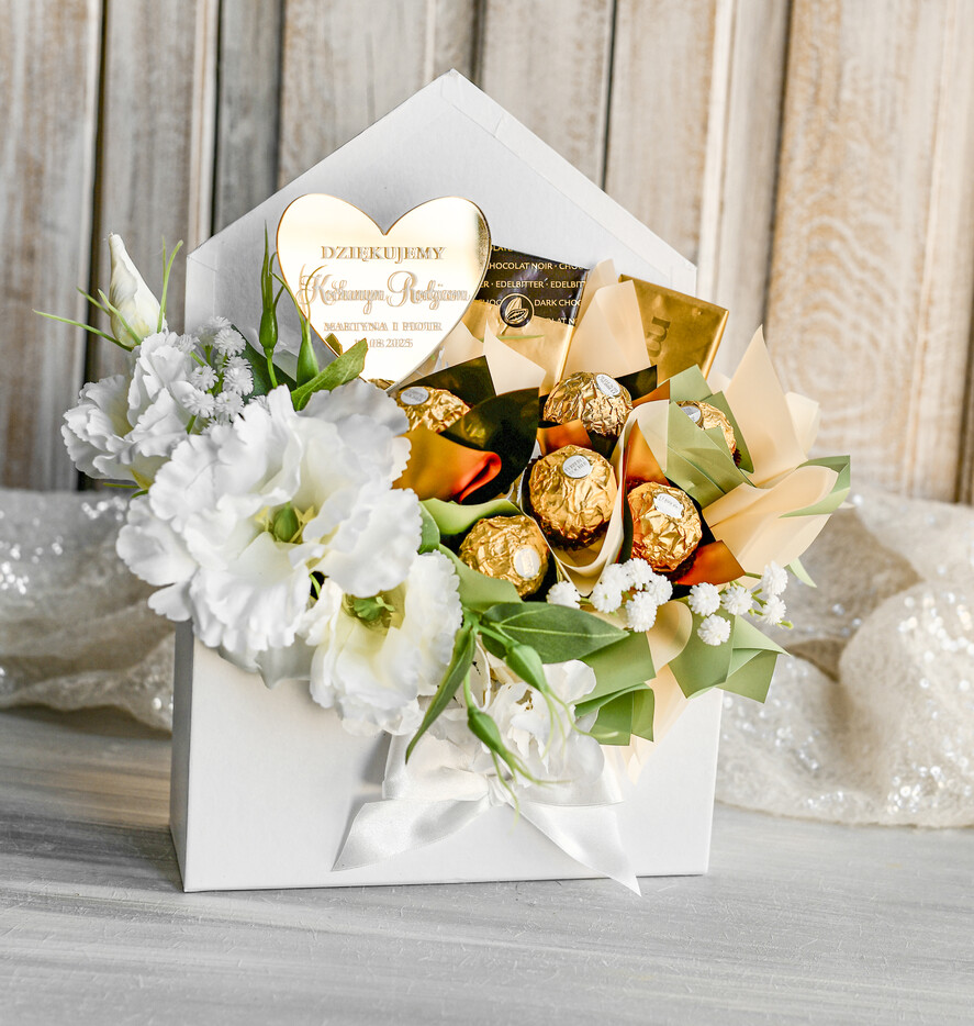 Prezenty, Podziękowania dla Rodziców Kompozycje Kwiatowe / Flowerboxy Piekny flowerbox ze sztucznymi kwiatami i słodyczami to wyjątkowy prezent dla Rodziców jako podziękowanie w dniu ślubu. Podziękowanie dla Rodziców na weselu3