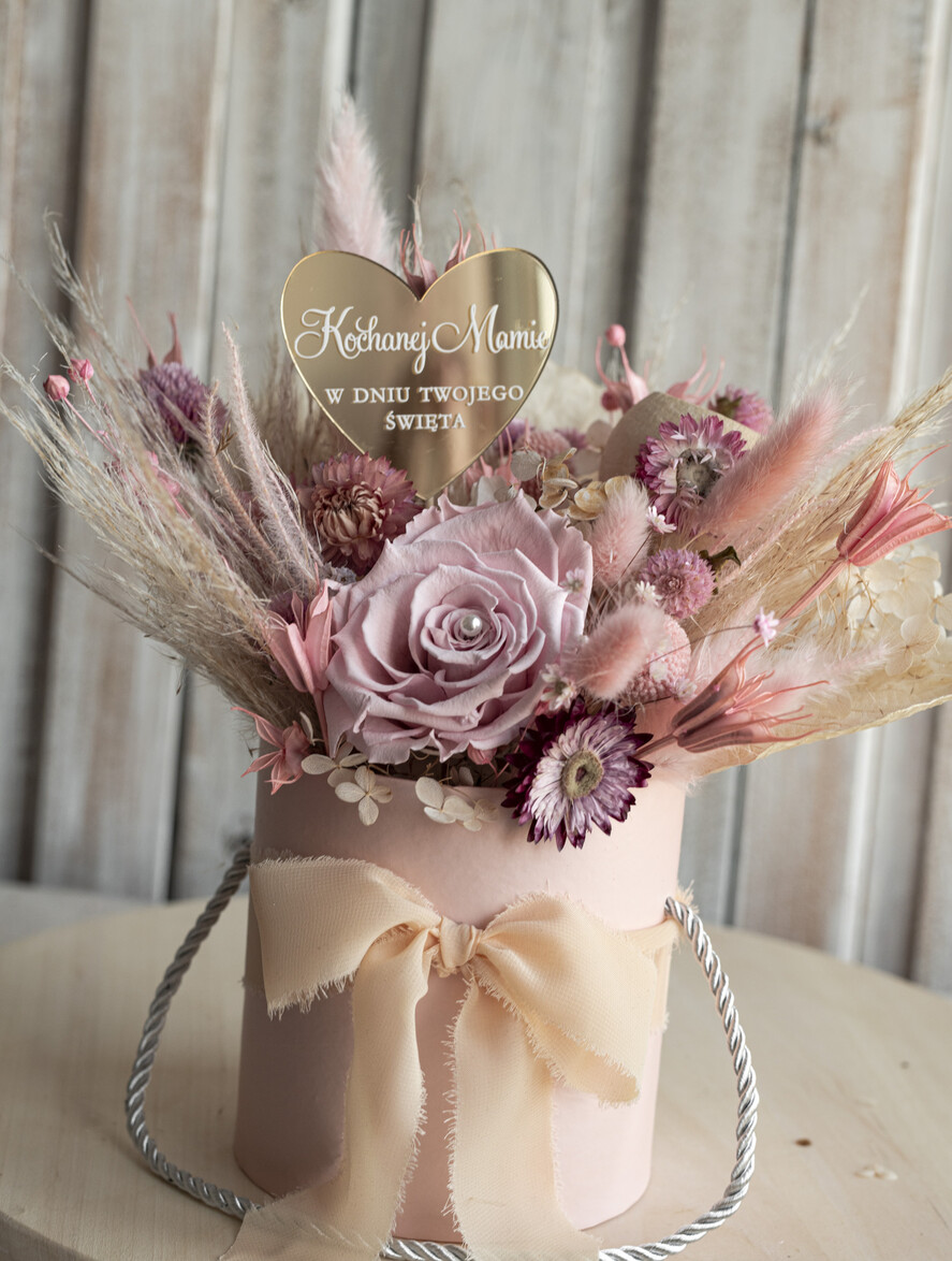 Prezenty dla Mamy flowerboxy, box ze słodyczami  prezent dla Mamy z okazji dnia Matki, kwiaty prezent dla mamy, kompozycja z suszonych kwiatów pomysł na prezent dla mamy, wieczne róże, flower box dla mamy5
