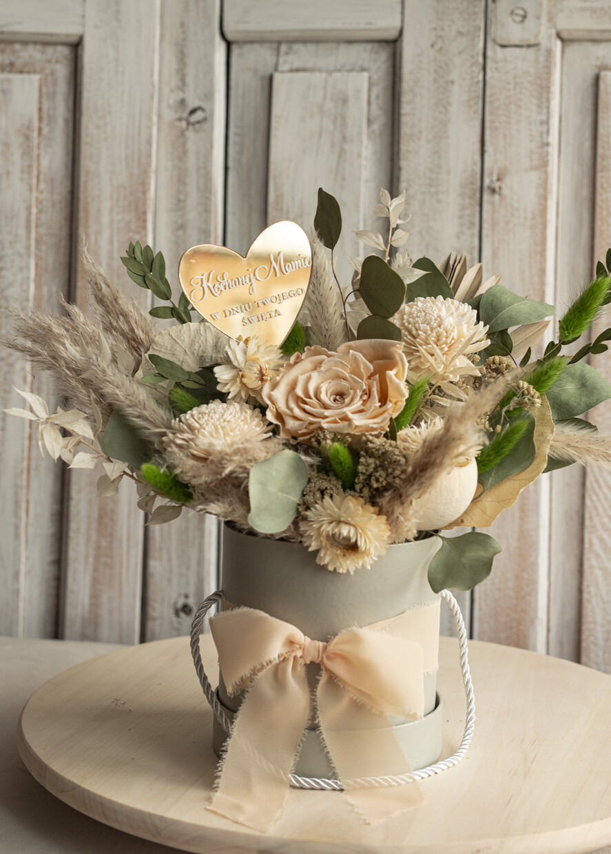 Prezenty dla Mamy flowerboxy, box ze słodyczami  prezent dla Mamy z okazji dnia Matki, kwiaty prezent dla mamy , kompozycja z suszonych kwiatów pomysł na prezent dla mamy, wieczne róże, flower box dla mamy2