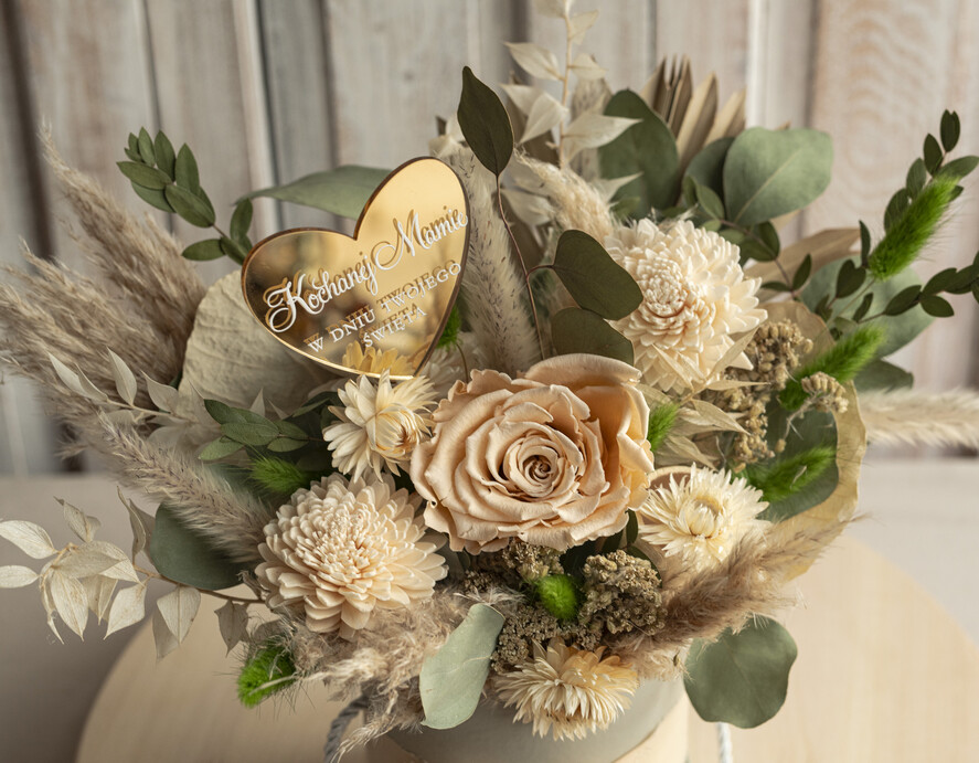 Prezenty dla Mamy flowerboxy, box ze słodyczami  prezent dla Mamy z okazji dnia Matki, kwiaty prezent dla mamy , kompozycja z suszonych kwiatów pomysł na prezent dla mamy, wieczne róże, flower box dla mamy5