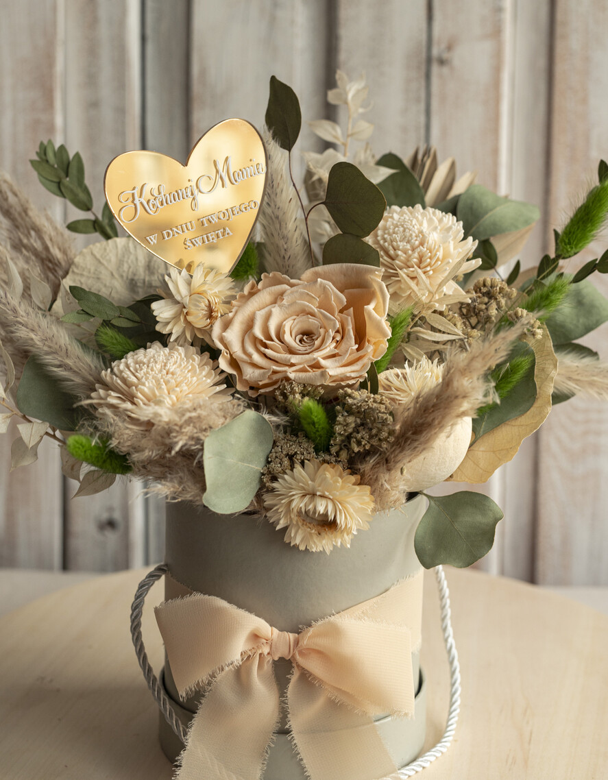 Prezenty dla Mamy flowerboxy, box ze słodyczami  prezent dla Mamy z okazji dnia Matki, kwiaty prezent dla mamy , kompozycja z suszonych kwiatów pomysł na prezent dla mamy, wieczne róże, flower box dla mamy0