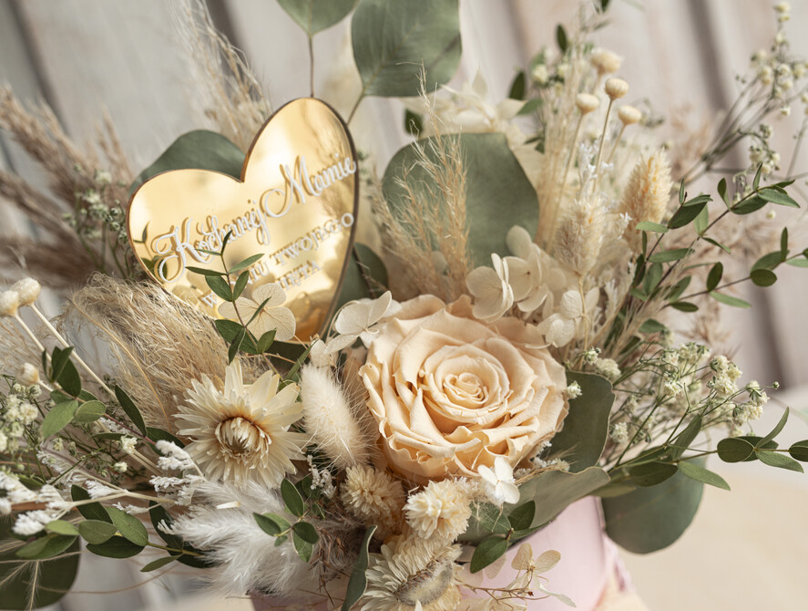 Prezenty dla Mamy kwiaty flowerboxy kwiaty prezent dla Mamy z okazji dnia Matki, box kwiatowy dla mamy, kompozycja z suszonych kwiatów pomysł na prezent dla mamy, wieczne róże, flower box dla mamy1