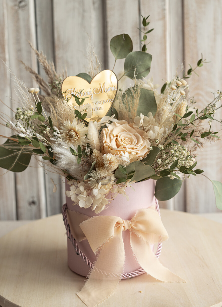 Prezenty dla Mamy kwiaty flowerboxy kwiaty prezent dla Mamy z okazji dnia Matki, box kwiatowy dla mamy, kompozycja z suszonych kwiatów pomysł na prezent dla mamy, wieczne róże, flower box dla mamy3